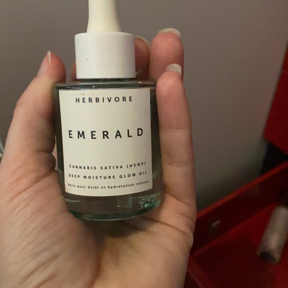 Emerald moisture oil